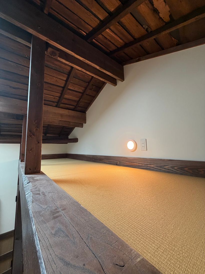 ロフトから見上げる小屋組
